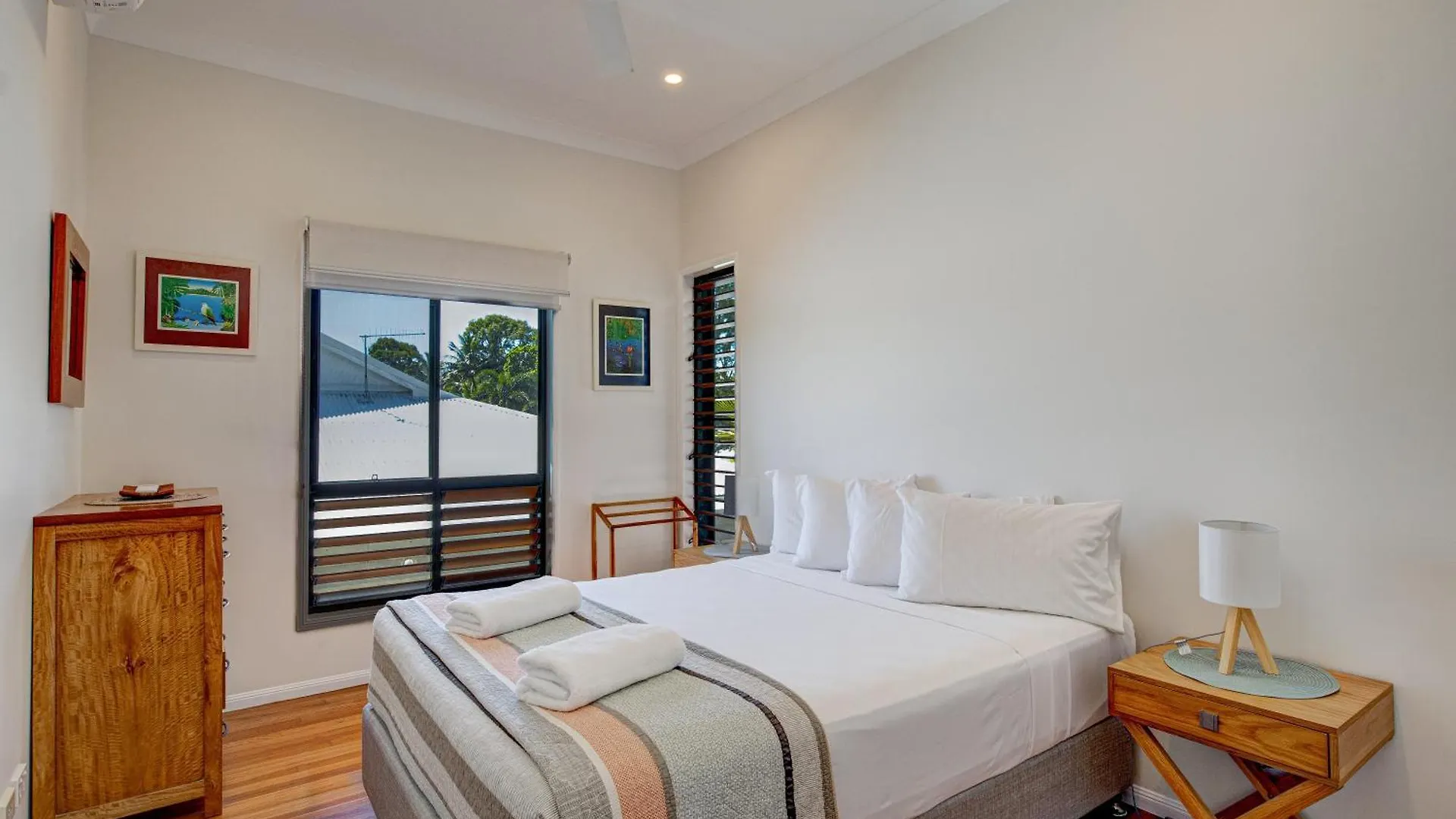 Frangipani Place - Absolute Beachfront South Mission Beach Apartamento