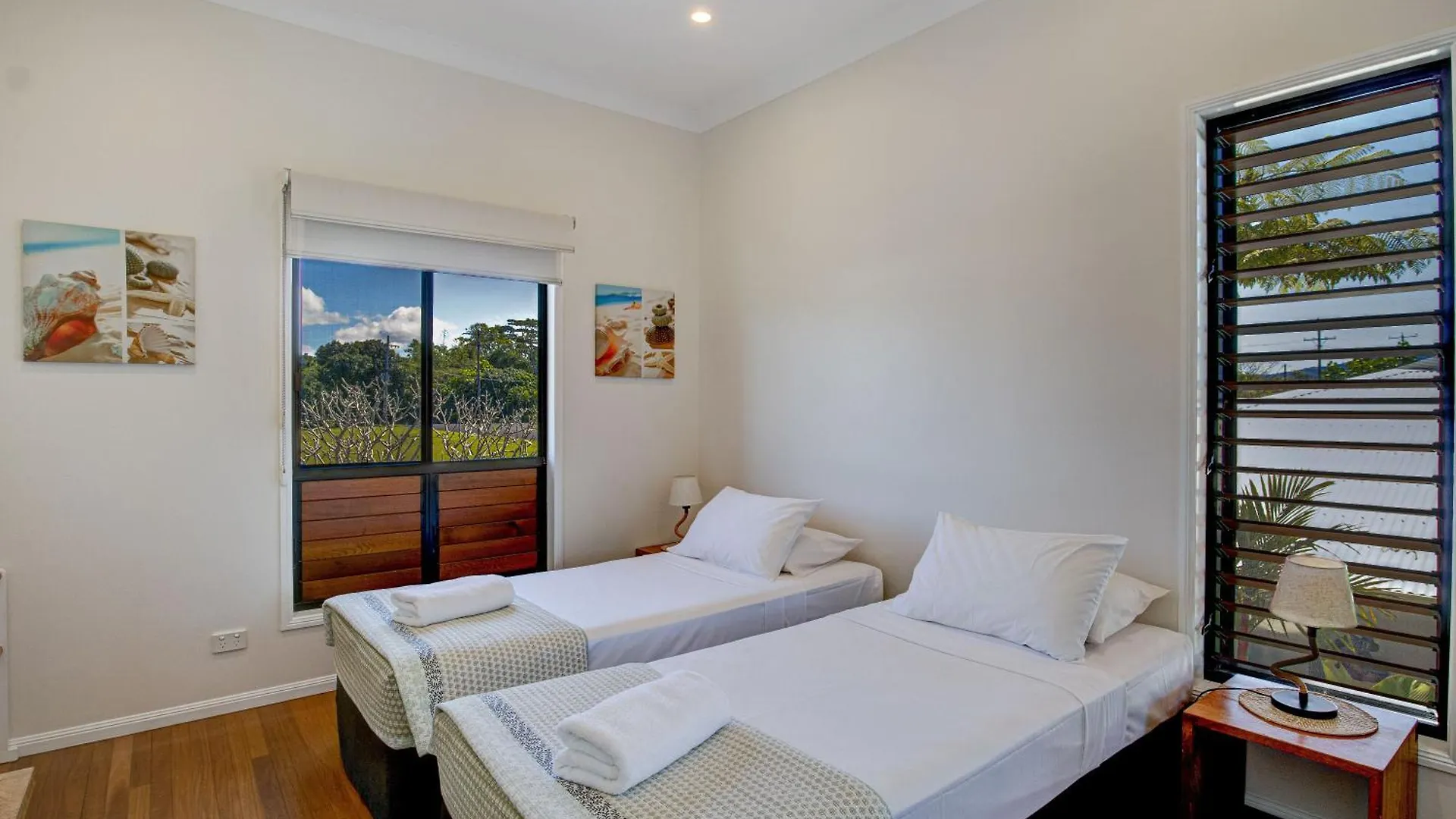 Frangipani Place - Absolute Beachfront South Mission Beach