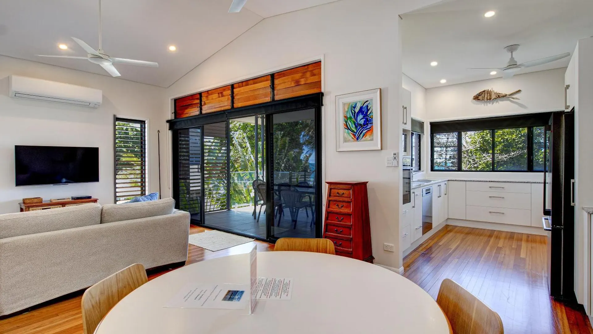 Frangipani Place - Absolute Beachfront South Mission Beach Apartamento