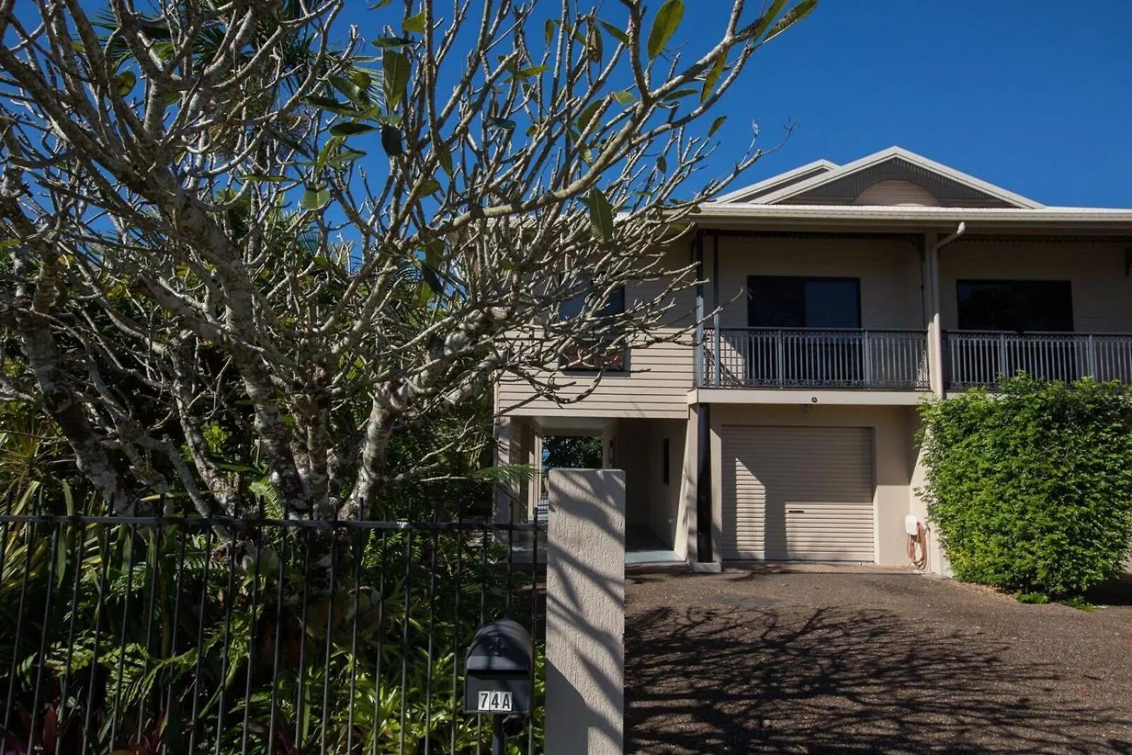 Frangipani Place - Absolute Beachfront South Mission Beach 0*,
