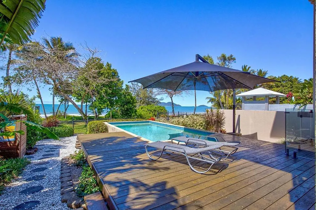 Frangipani Place - Absolute Beachfront South Mission Beach